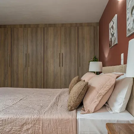 Dionysios Апартаменты